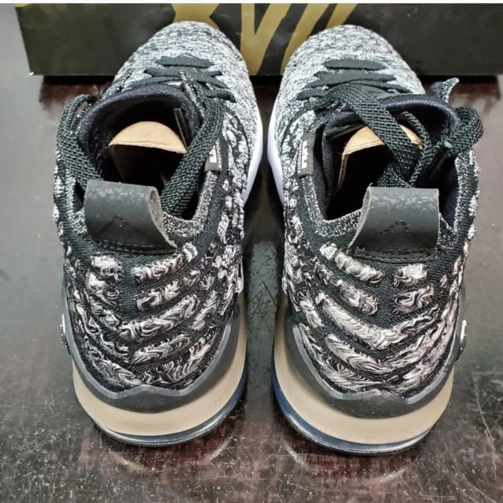Nike LeBron 17 sz 5.5y black